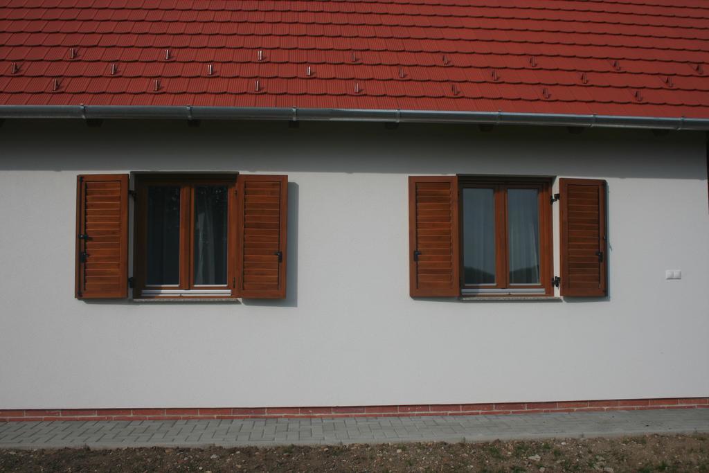 Malomko Apartman Zsira Exterior foto