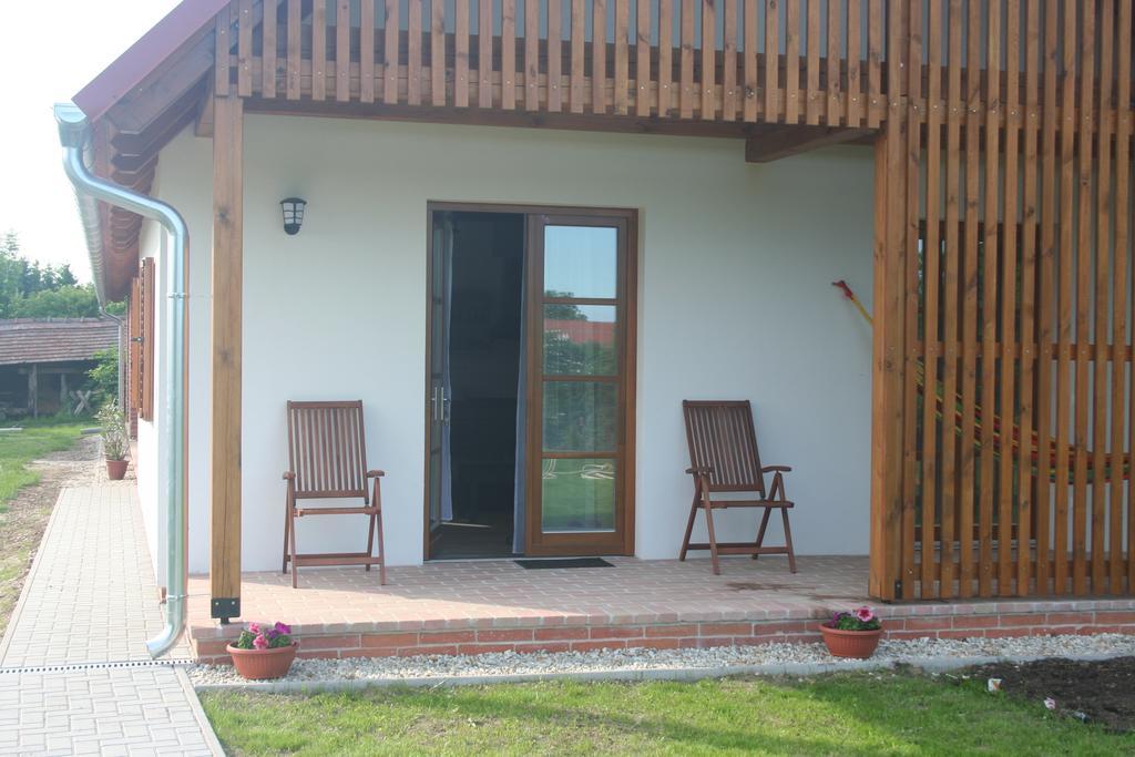 Malomko Apartman Zsira Exterior foto