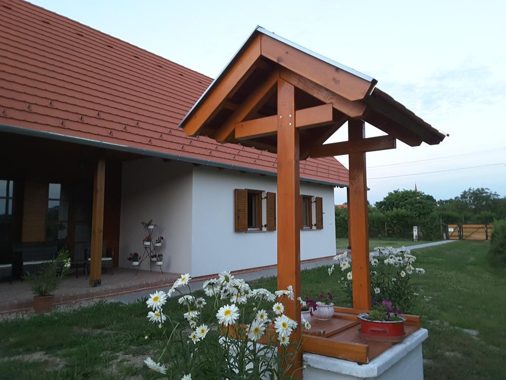 Malomko Apartman Zsira Exterior foto